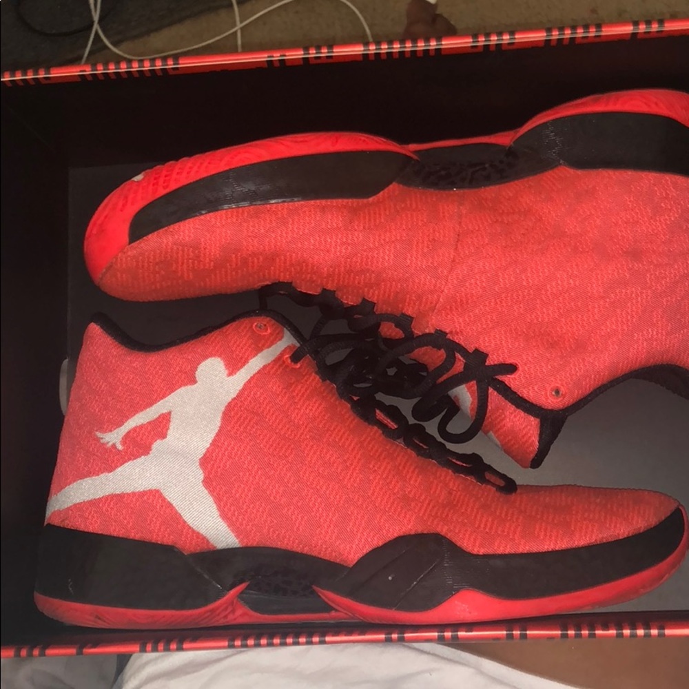 XX9 JORDANS